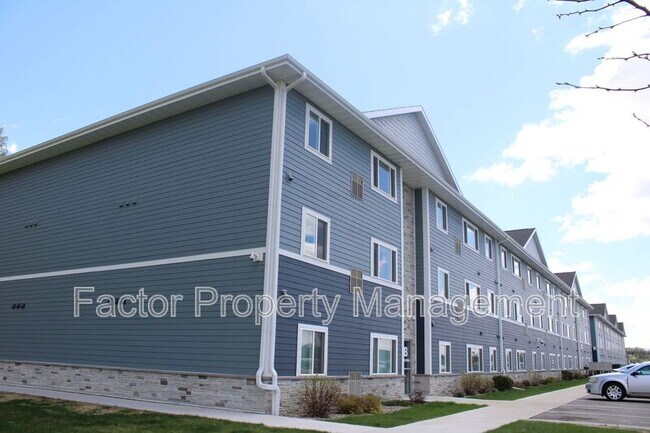561 S Elk St in Belle Plaine, MN - Foto de edificio - Building Photo