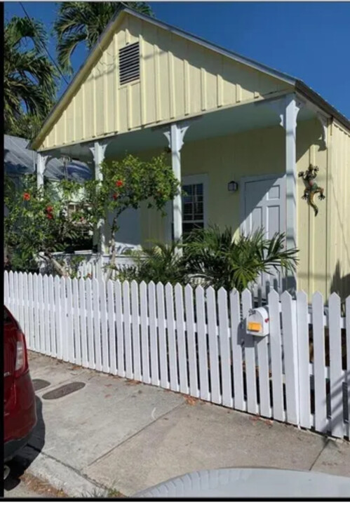 832 Olivia St in Key West, FL - Foto de edificio