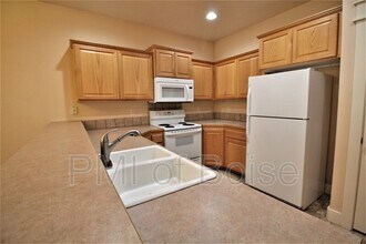 2218 S Dorothy Ave in Boise, ID - Foto de edificio - Building Photo