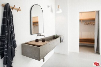 2107 Mayview Dr in Los Angeles, CA - Building Photo - Building Photo