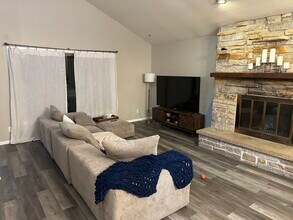 4646 S 124th St in Greenfield, WI - Foto de edificio - Building Photo