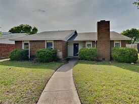 7439 Oakmore Dr in Dallas, TX - Building Photo