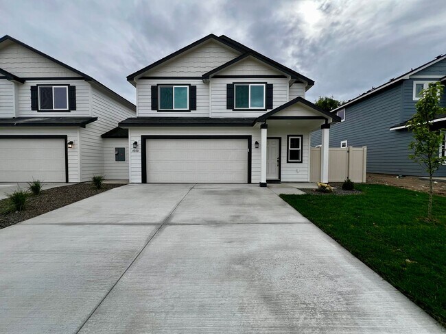 4800 W Oak Ave in Yakima, WA - Building Photo - Building Photo