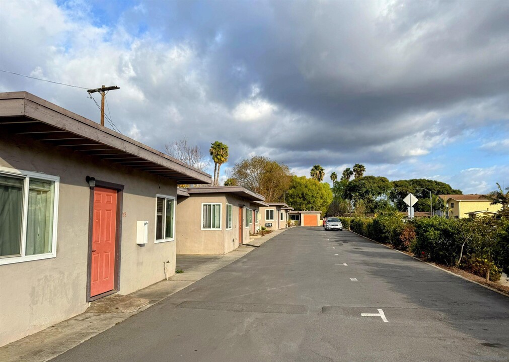 287 S Mollison Ave in El Cajon, CA - Building Photo
