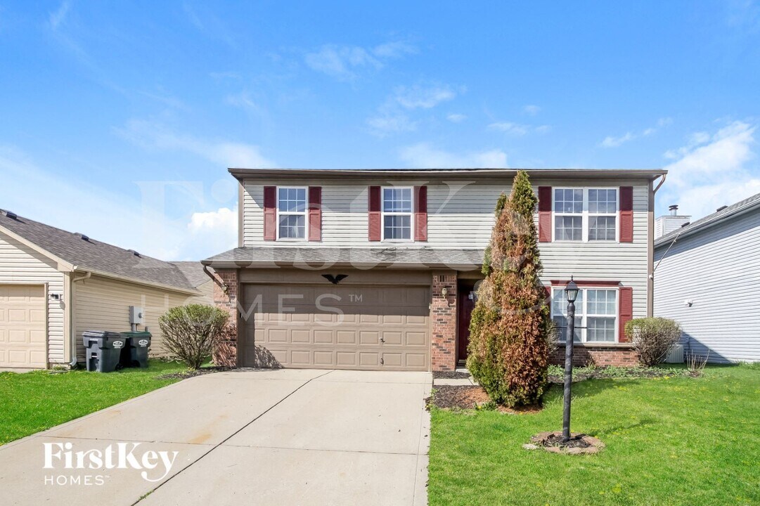 1279 Blue Heron Ln in Greenwood, IN - Foto de edificio