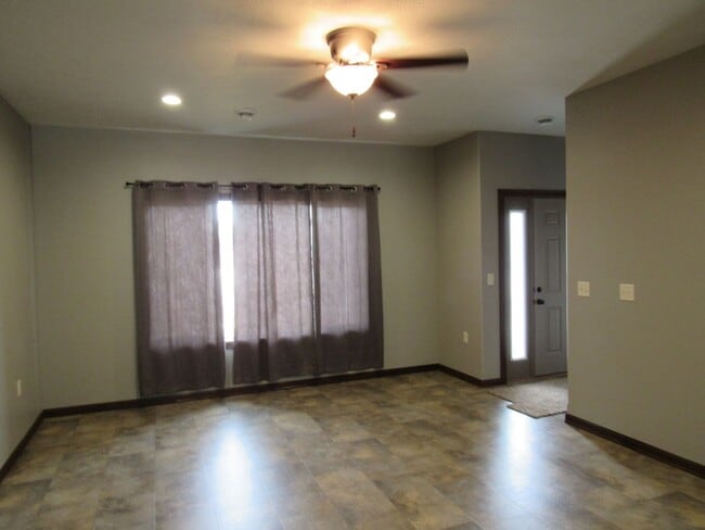 S. S Keller Cir in Sioux Falls, SD - Building Photo - Building Photo