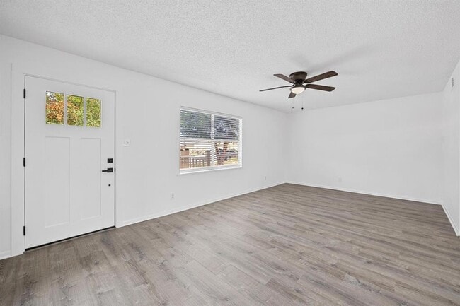 5211 Thunderbird St in Lago Vista, TX - Building Photo - Building Photo