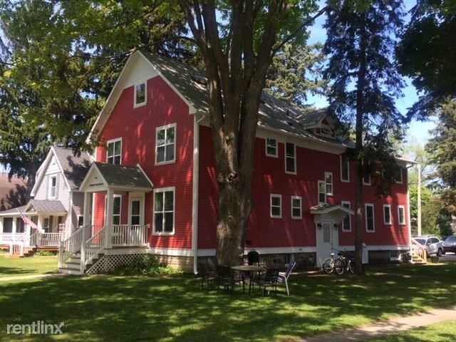 620 W Ninth St in Traverse City, MI - Building Photo
