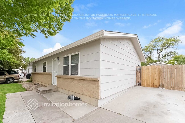 5561 Xanadu St in Denver, CO - Building Photo - Building Photo