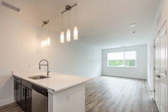 St. Barts Apartments in Columbus, IN - Foto de edificio - Building Photo