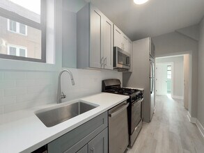 369 Hazel Ave, Unit A2 in Glencoe, IL - Foto de edificio - Building Photo