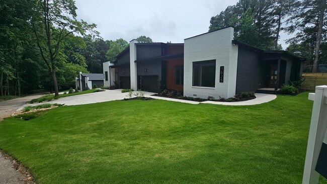 property at 1613 Bruce Cir