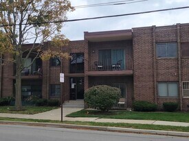 105 Arlington Ave in Elmhurst, IL - Building Photo