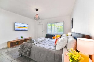 515 NE 82nd St in Miami, FL - Building Photo