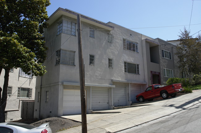 2207 Ivy Dr in Oakland, CA - Foto de edificio - Building Photo