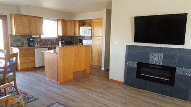 3300 N Overland Trail in Laporte, CO - Foto de edificio - Building Photo