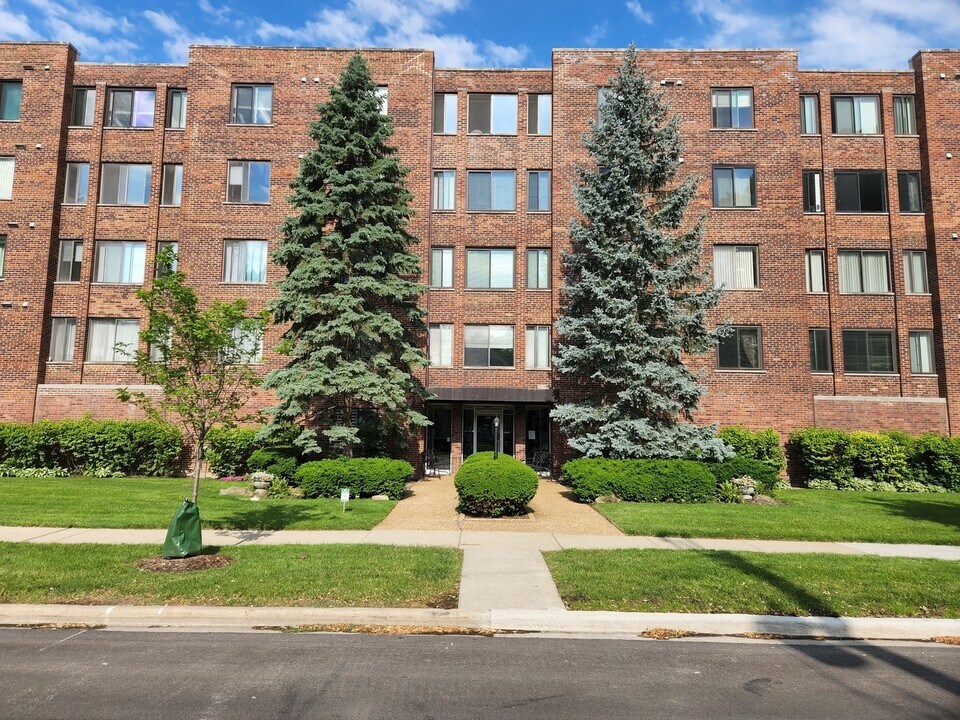 110 S DUNTON Ave-Unit -2K in Arlington Heights, IL - Foto de edificio