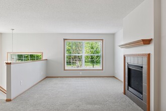 15146 Fanning Dr N in Hugo, MN - Foto de edificio - Building Photo
