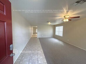 2443 W Mobile Ln in Phoenix, AZ - Foto de edificio - Building Photo
