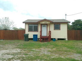 2930 E Harrington Dr in Corpus Christi, TX - Building Photo