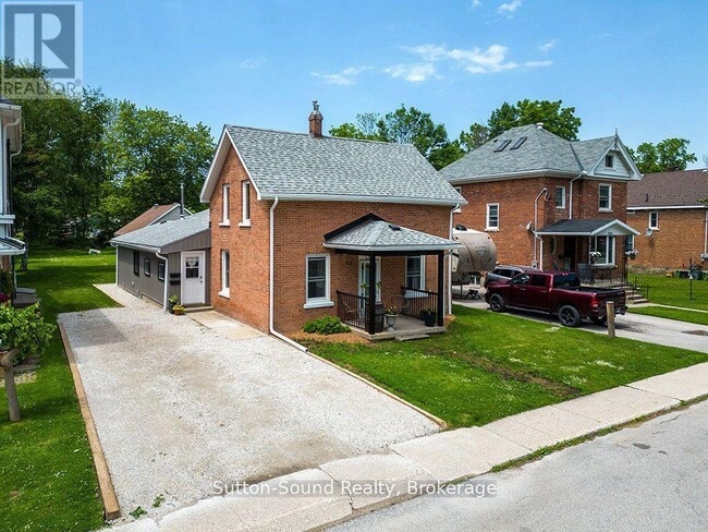 property at 872 5th Ave W