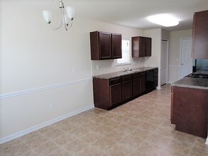 102 Graphite Dr in Gibsonville, NC - Foto de edificio - Building Photo