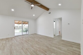 408 Christina Ln in Friendswood, TX - Foto de edificio - Building Photo