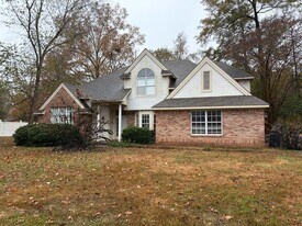 89 Sir Henry Dr in Columbus, MS - Building Photo