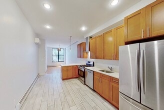 447 Evergreen Ave, Unit 3 in Brooklyn, NY - Building Photo - Building Photo