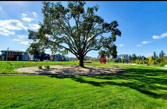 7635 SE Roaring Ln in Hillsboro, OR - Building Photo - Building Photo