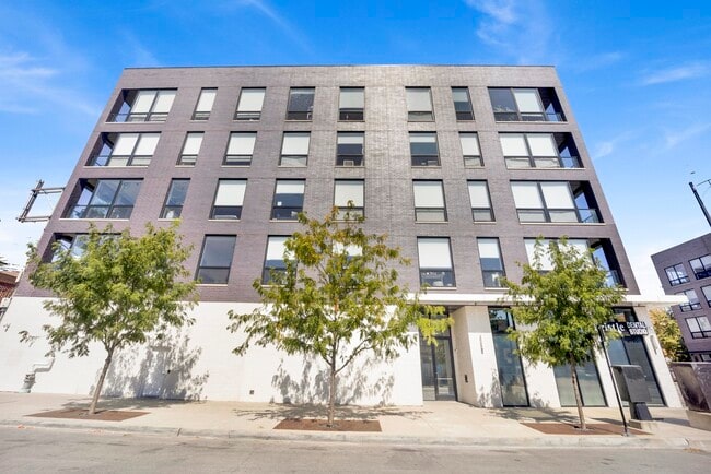 property at 2400 W Wabansia Ave