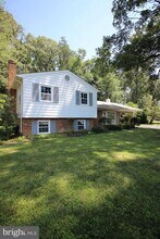 2391 Cedar Ln in Vienna, VA - Building Photo - Building Photo