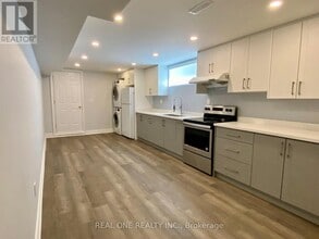 1209 Verhoeven Ct in Mississauga, ON - Building Photo - Building Photo