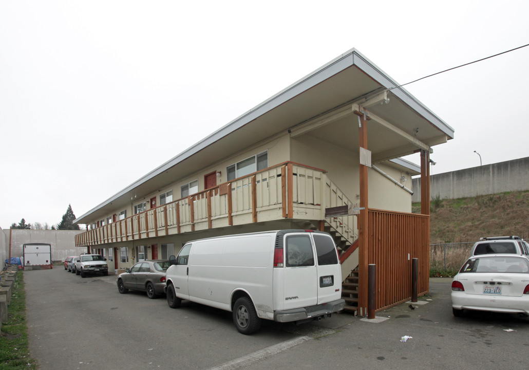 Skyview Apartments in Kent, WA - Building Photo