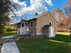 690 Greystone Rd in Plymouth, CT - Building Photo