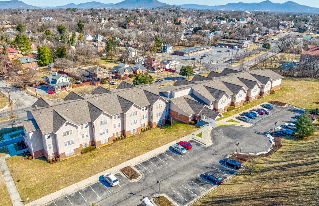 Blue Ridge Village Senior Property in Roanoke, VA - Foto de edificio