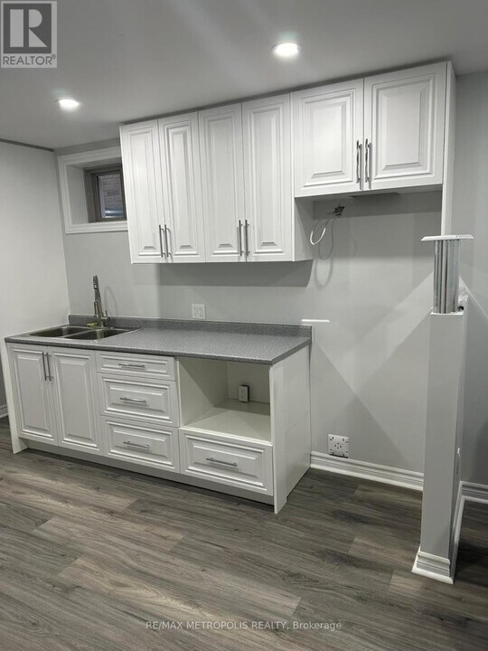 2508 Hibiscus Dr in Pickering, ON - Building Photo