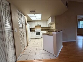 1600 Crestwood Ct S in Royal Palm Beach, FL - Building Photo - Building Photo