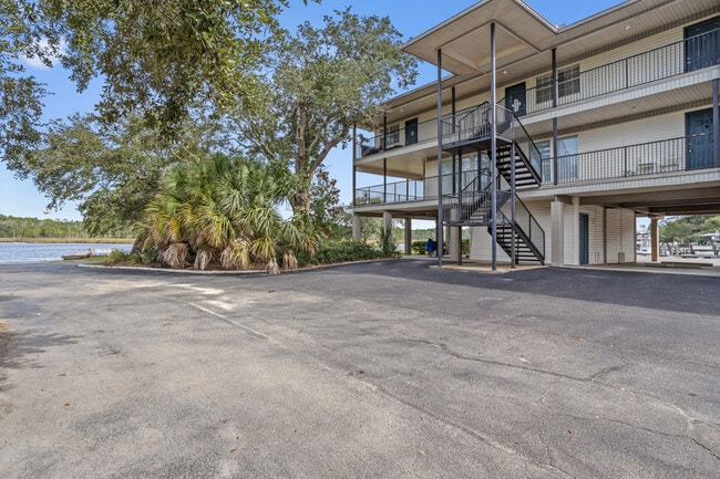 property at 3230 Cumberland Rd