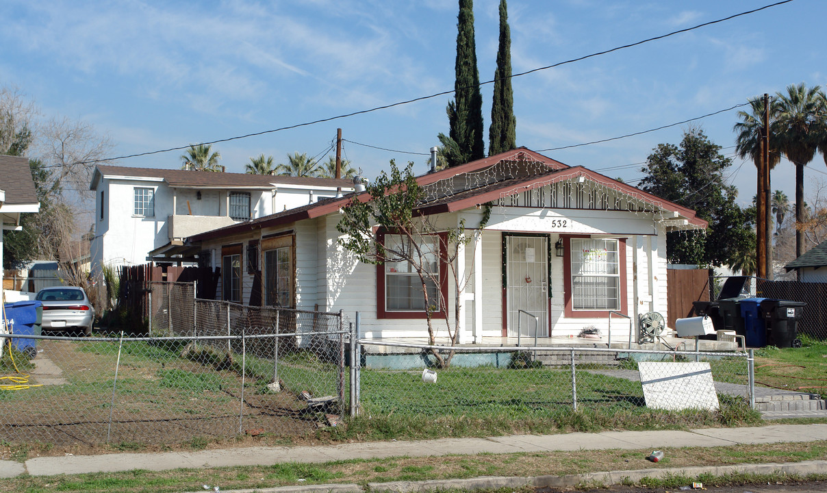 532 W Magnolia Ave in San Bernardino, CA - Building Photo