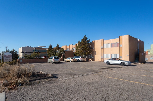 Mid Campus Apartments in Albuquerque, NM - Foto de edificio - Building Photo