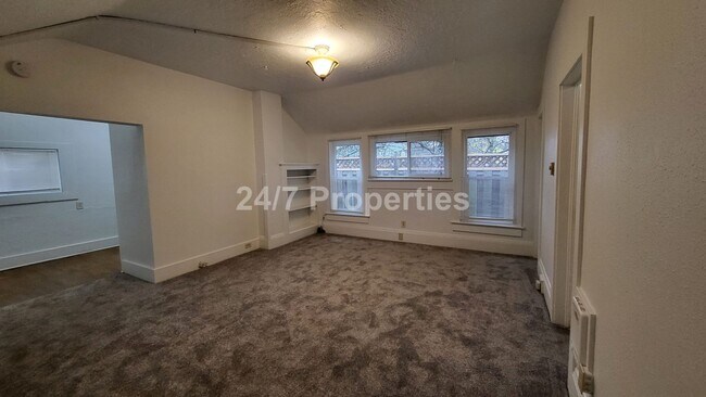 5504 SE Center St-Unit -H in Portland, OR - Building Photo - Building Photo