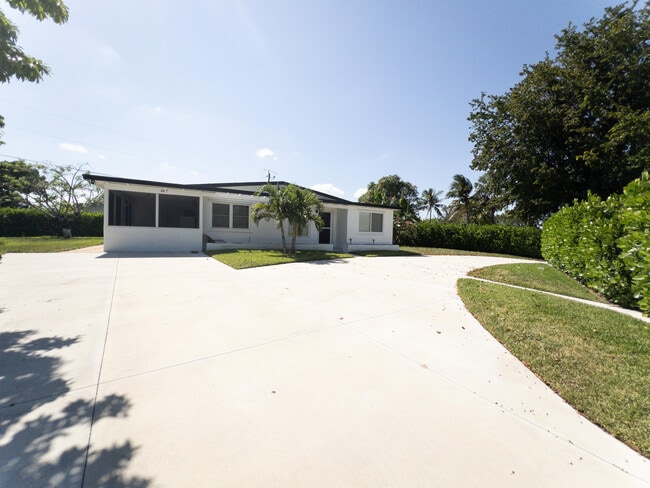 887 W Perry St in Lantana, FL - Building Photo - Building Photo