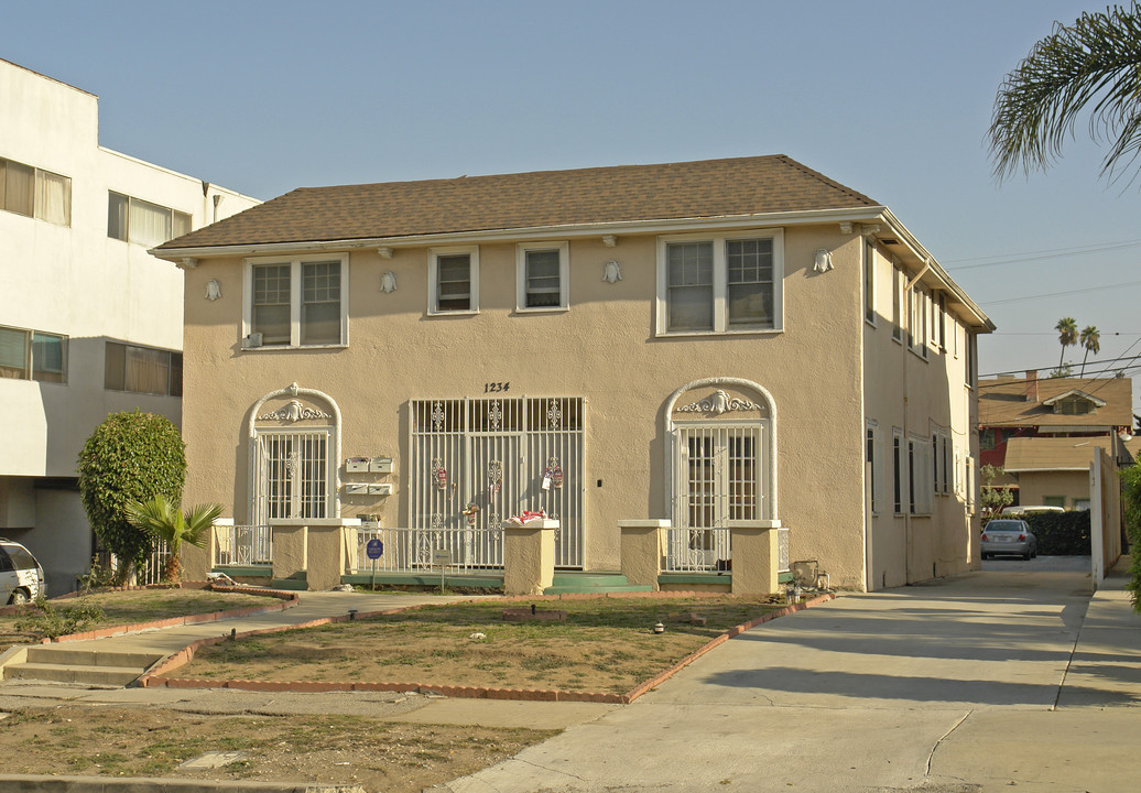 1234 S Bronson Ave in Los Angeles, CA - Building Photo