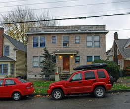 4215 8th Ave NE in Seattle, WA - Building Photo - Building Photo