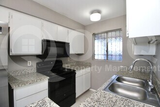 9021 W Elm St in Phoenix, AZ - Building Photo - Building Photo