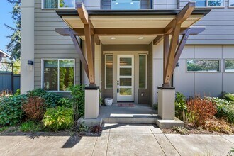 10546 20th Ave NE in Seattle, WA - Building Photo - Building Photo