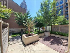 383 Prince of Wales Dr in Mississauga, ON - Building Photo - Building Photo