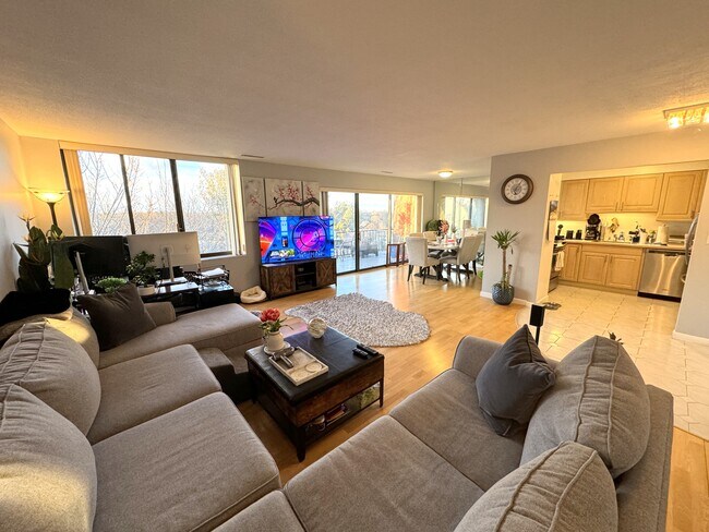 1008 Paradise Rd, Unit PHP