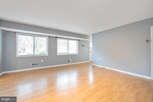 10620 Weymouth St in Bethesda, MD - Building Photo